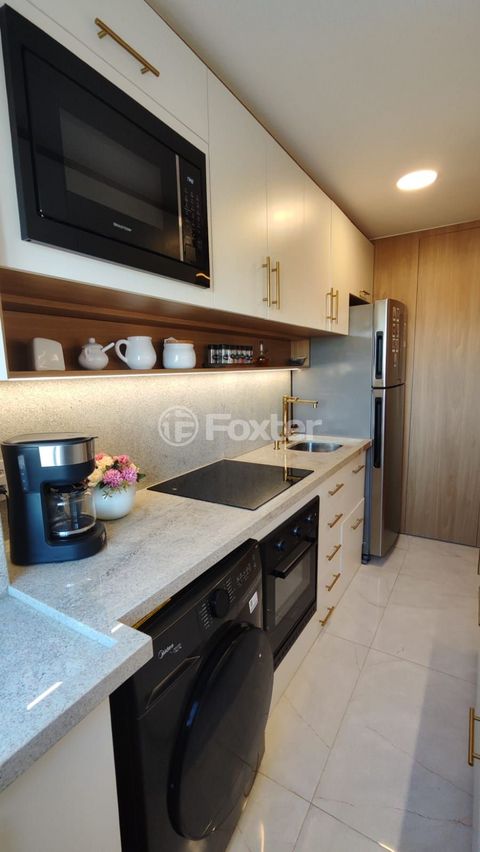 Image 7 - 898740