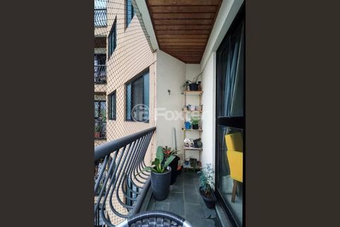 Image 7 - 898742