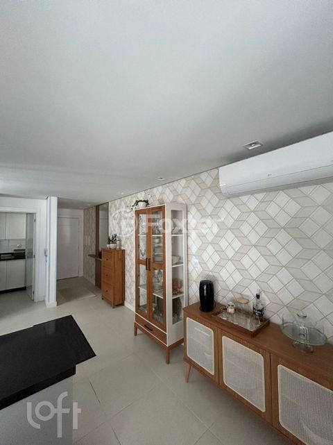 Image 9 - 898745