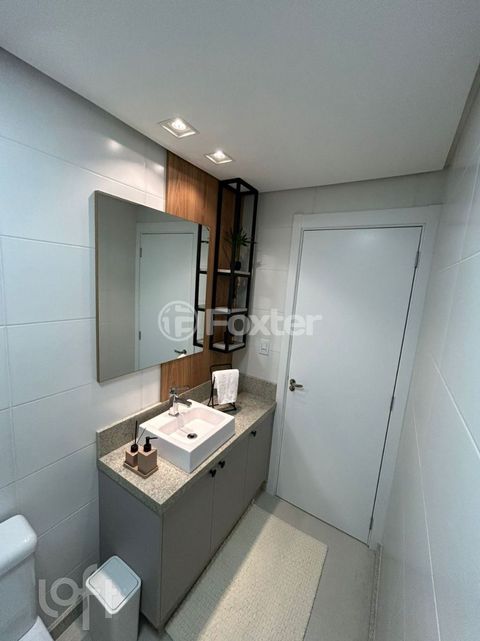 Image 8 - 898745