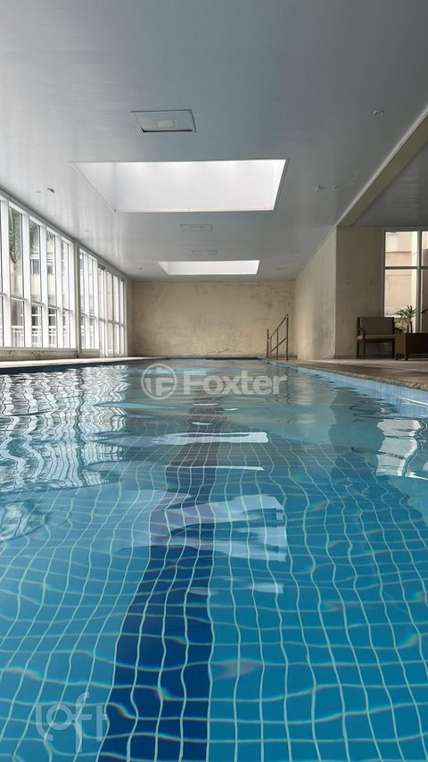 Image 6 - 898747