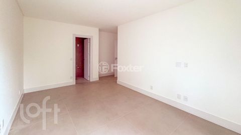 Image 7 - 898757