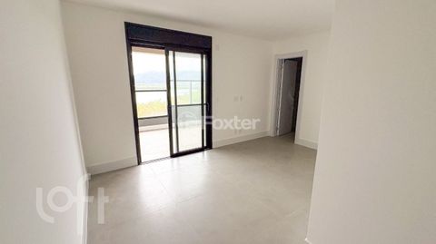 Image 11 - 898757