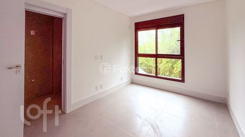 Image 19 - 898757