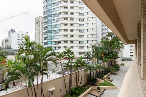 Image 9 - 898805