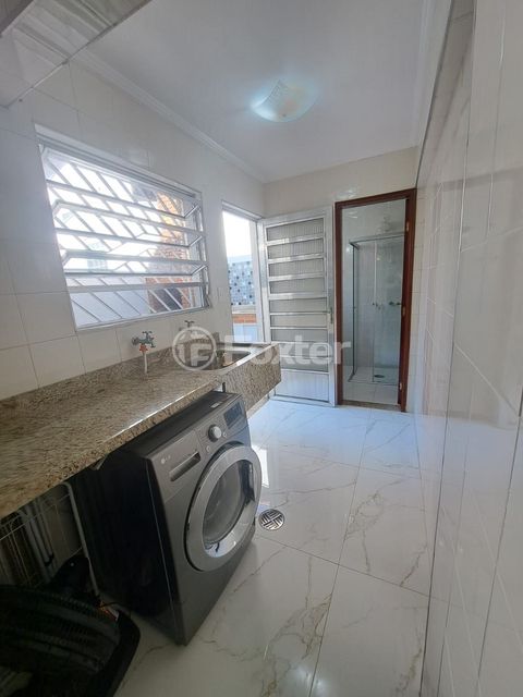 Image 8 - 898878