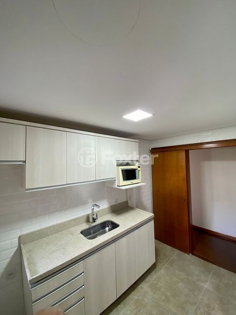 Image 7 - 898882