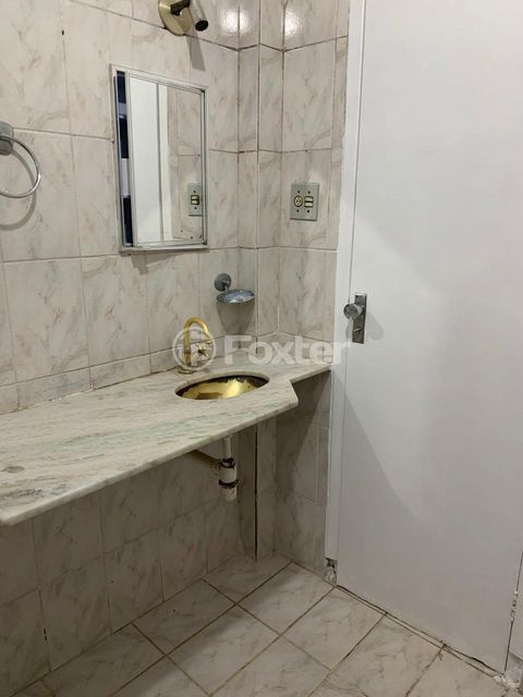 Image 17 - 898884