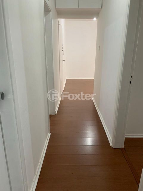 Image 10 - 898884