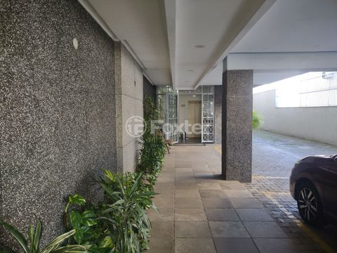 Image 11 - 898887