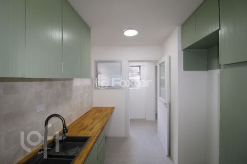 Image 7 - 899005