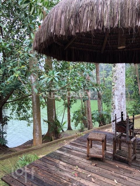 Image 15 - 899032