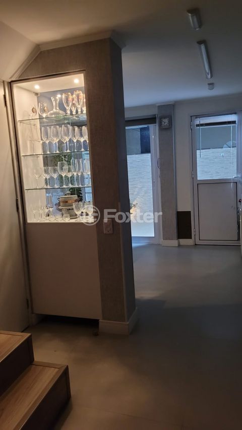 Image 8 - 899053