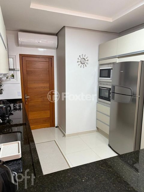 Image 7 - 899064