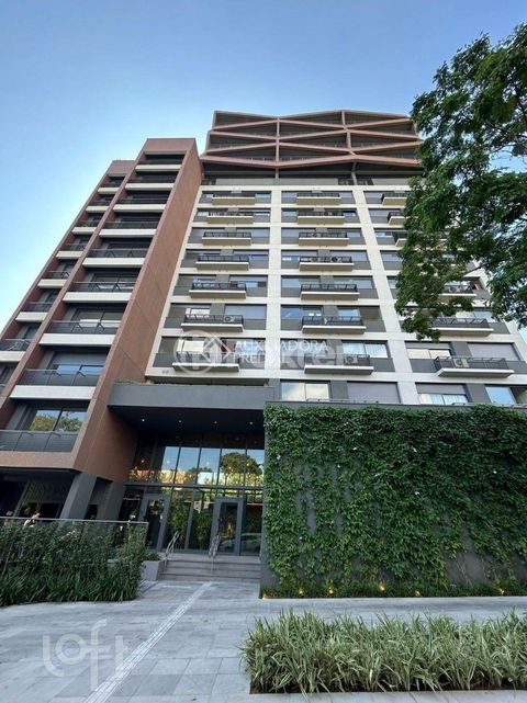 Image 11 - 899090