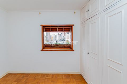 Image 18 - 899115