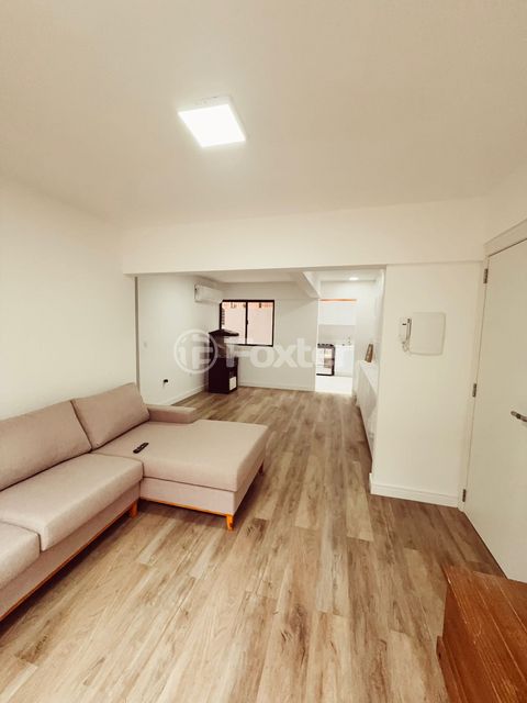 Image 4 - 899294