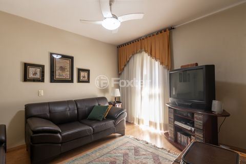 Image 8 - 899348