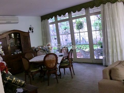 Image 7 - 899350