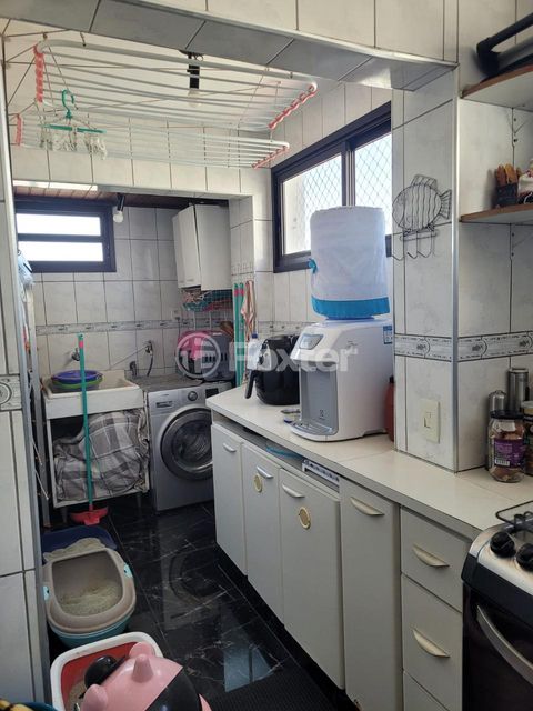 Image 9 - 899385