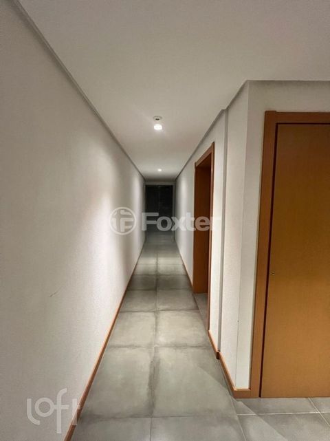 Image 17 - 899415