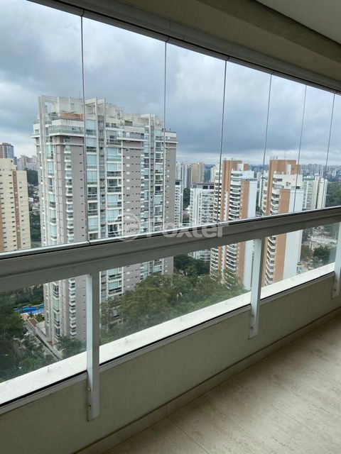 Image 5 - 899525