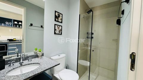 Image 7 - 899570