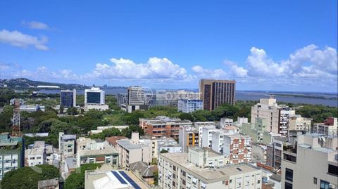 Image 8 - 899612