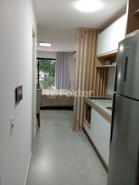 Image 6 - 899613