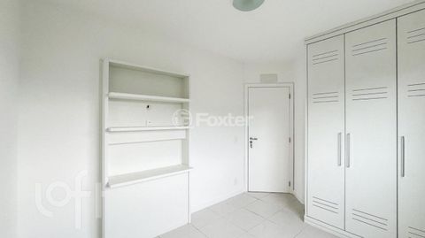 Image 9 - 899615
