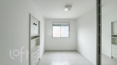 Image 11 - 899615