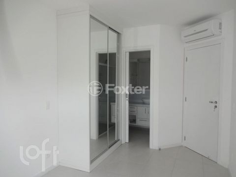 Image 9 - 899615