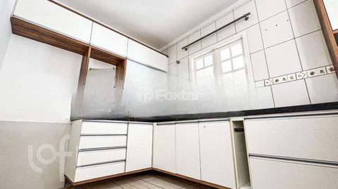 Image 6 - 899630