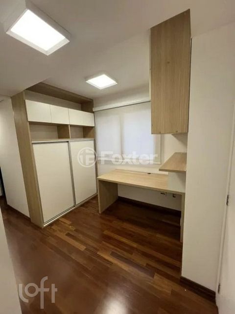Image 9 - 899637