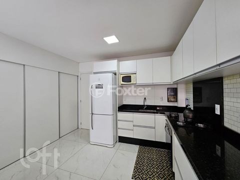 Image 7 - 899658