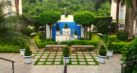 Image 9 - 899661