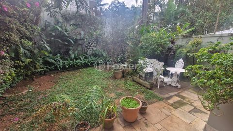 Image 10 - 899672