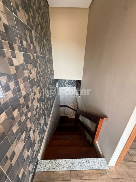Image 7 - 899678