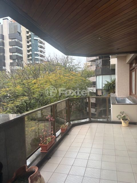 Image 4 - 899695