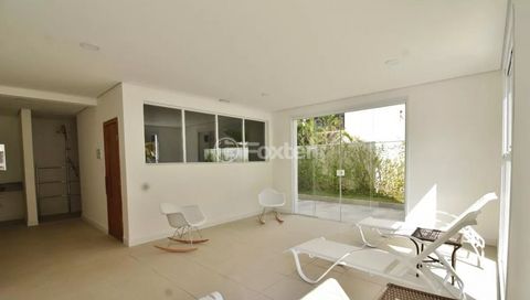 Image 18 - 899732