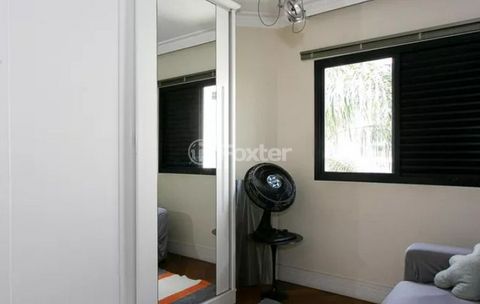 Image 8 - 899754