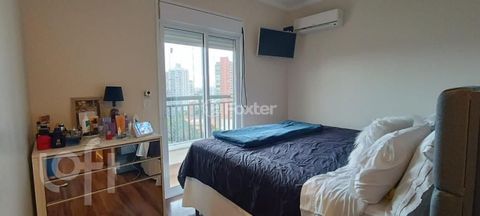 Image 8 - 899787