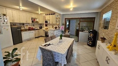 Image 17 - 899810