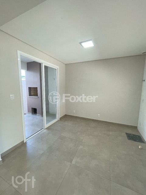 Image 3 - 900008