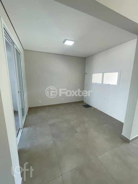 Image 4 - 900008