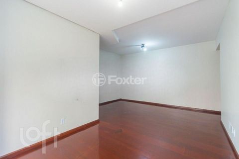 Image 1 - 900013