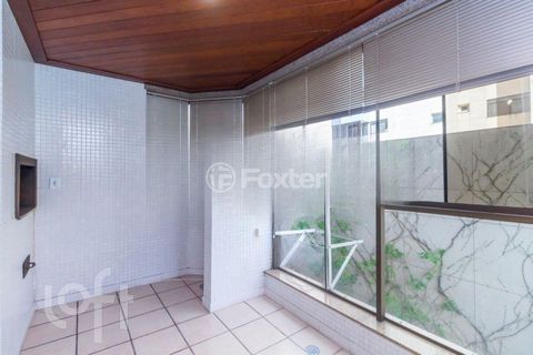 Image 2 - 900013