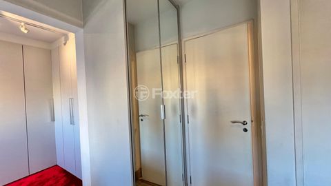Image 18 - 900112
