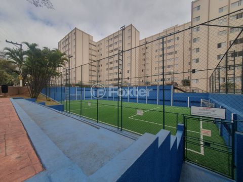 Image 17 - 900136