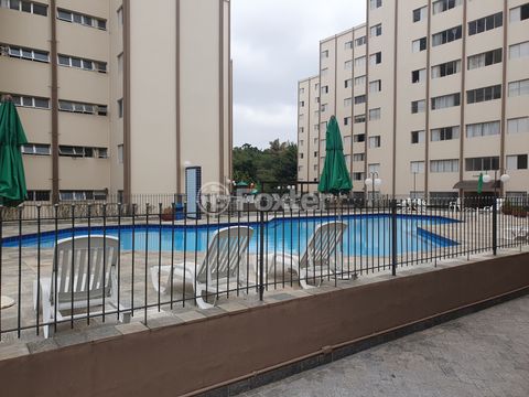 Image 15 - 900136